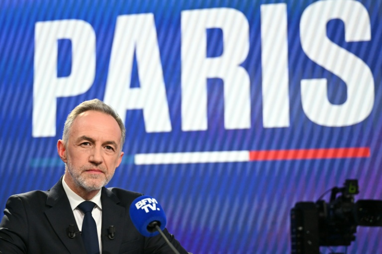 Le candidat socialiste à la mairie de Paris Emmanuel Grégoire, lors d'un débat télévisé le 18 mars 2026 à Paris
