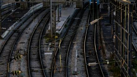 Des voies à la gare de l'Est à Paris, le 14 mars 2026