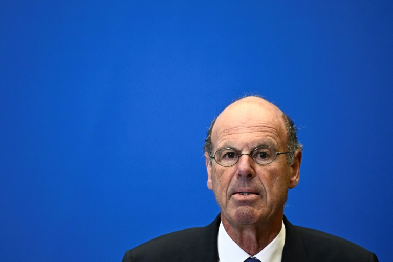 Le ministre de l'Economie Eric Lombard, lors d'une conférence de presse le 15 mai 2025 à Paris, à l'occasion d'une réunion avec le vice-Premier ministre chinois He Lifeng.