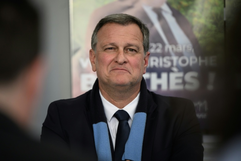 Le maire RN de Perpignan Louis Aliot, lors d'une conférence de presse au QG de campagne de Christophe Barthès, candidat RN à la ville de Carcassonne, le 18 mars 2026