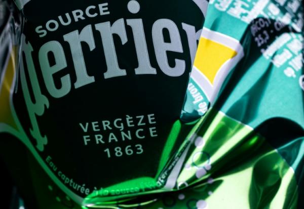 Perrier peut continuer à vendre de "l'eau minérale naturelle"
