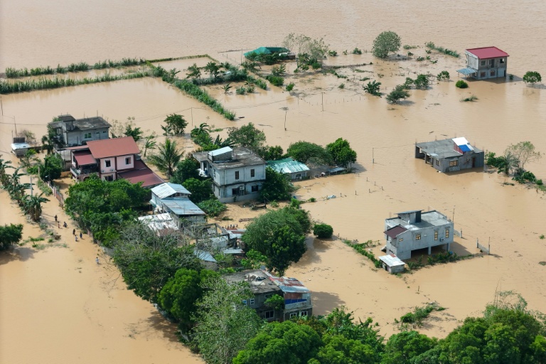 Vue aérienne des inondations à Tuguegarao, dans la province de Cagayan, au nord de Manille, en raison des fortes pluies provoquées par le super typhon Fung-won, gle 11 novembre 2025 aux Philippines
