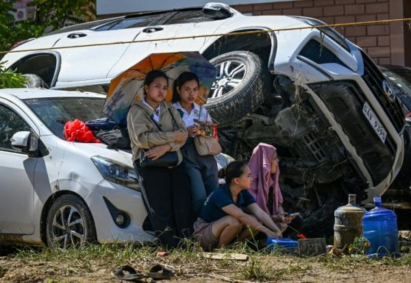 Dans les décombres après le passage du typhon Kalmaegi, à Liloan, dans la province de Cebu, aux Philippines, le 6 novembre 2025