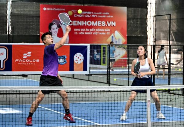 Des joueurs de pickleball sur un terrain de jeu à Hanoï, le 23 décembre 2025