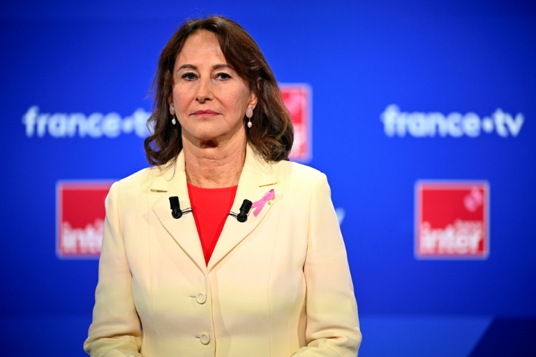 Ségolène Royal, candidate à la primaire de la gauche sociale-démocrate en vue de la présidentielle de 2027, participe à un débat sur France 2 et France Inter dans le cadre de la primaire de la gauche, le 1er octobre 2026 à Paris