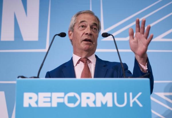 Le dirigeant de Reform UK, Nigel Farage, s'exprime lors d'une conférence de presse, à Londres, le 10 juin 2025