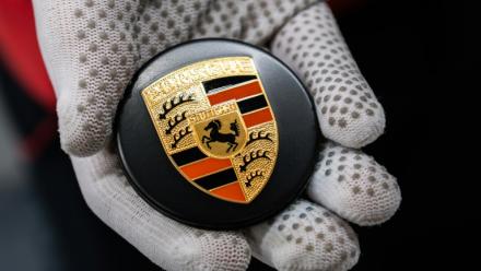 le logo Porsche, Stuttgart - Zuffenhausen, mars 2025 