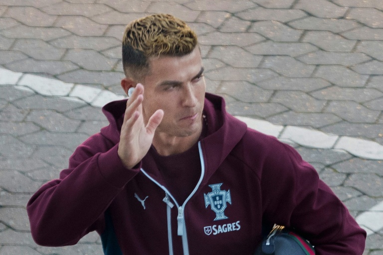 Avant finalement de quitter le rassemblement de sa sélection, la star du Portugal Cristiano Ronaldo était arrivé à l'entraînement en saluant les supporters, le 30 septembre 2026