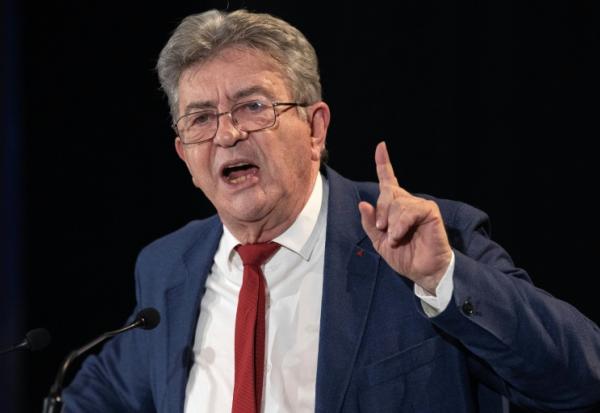 jean-Luc Mélenchon, candidat LFI à la présidentielle, lors d'un meeting à Paimpont, le 14 juillet 2026 en Ille-et-Vilaine