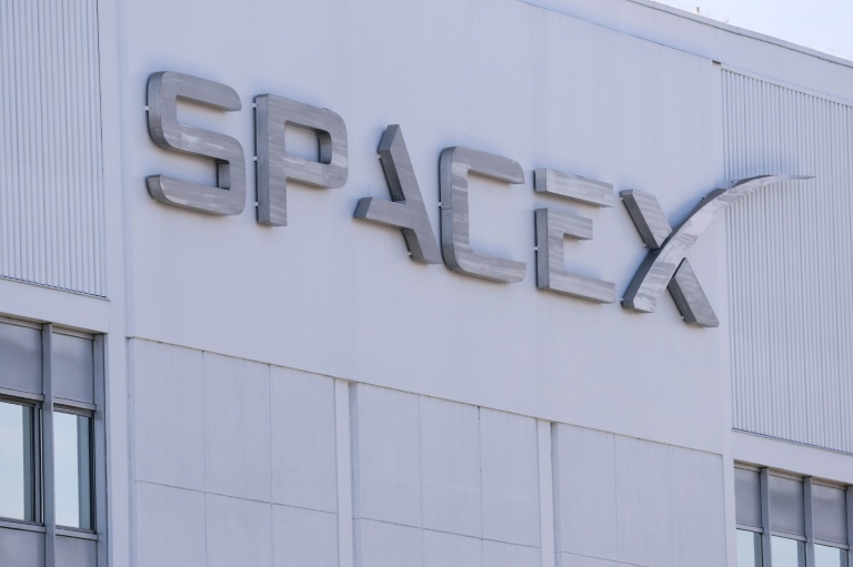 Une enseigne de SpaceX à Hawthorne, en Californie, le 26 mars 2026