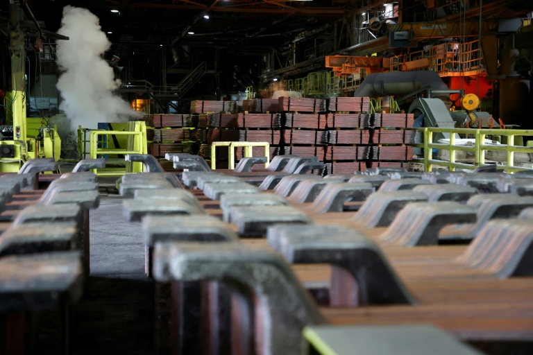 Tri du cuivre produit à la mine d'El Teniente, la plus grande mine souterraine de cuivre au monde, à Machalí, près de Rancagua, au Chili, le 2 avril 2025