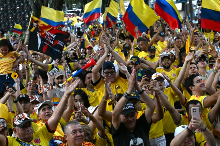 Les partisans d'Abelardo de la Espriella célèbrent les résultats du second tour de l'élection présidentielle à Cali, en Colombie, le 21 juin 2026
