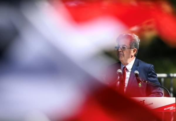 Jean-Luc Mélenchon lors de son discours de clôture des universités d'été de LFI, à Châteauneuf-sur-Isère, dans la Drôme, le 23 août 2026