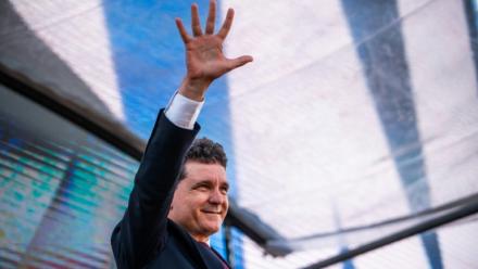 Le maire de Bucarest et candidat à la présidentielle roumaine, Nicusor Dan, lors d'un rassemblement électoral le 11 mai 2025