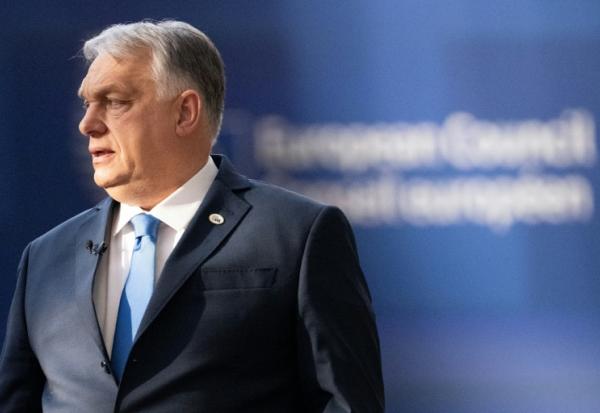 Le Premier ministre hongrois Viktor Orban répond aux questions des journalistes à Bruxelles le 19 mars 2026