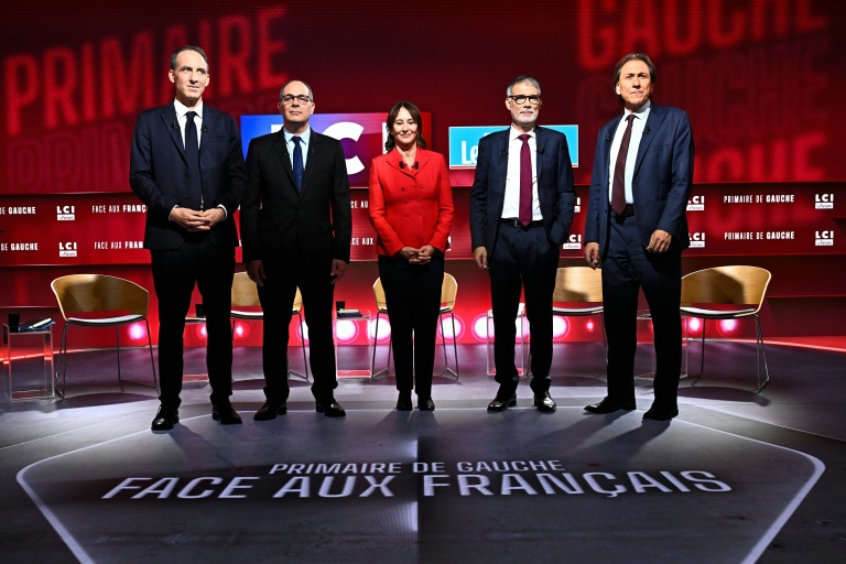 Les candidats de la primaire sociale-démocrate avant un débat télévisé dans les studios de LCI, le 23 septembre 2026 à Boulogne-Billancourt, dans les Hauts-de-Seine