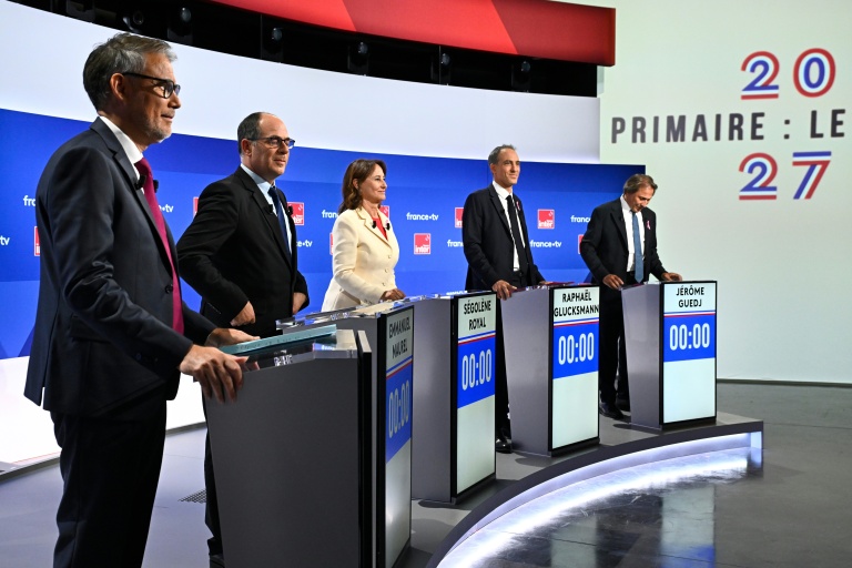Les candidats à la primaire de la gauche, le 1er octobre 2026 lors d'un débat sur France 2/France Inter à la Maison de la radio à Paris