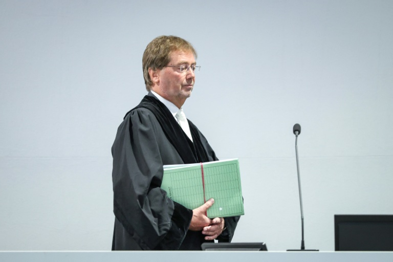 Le juge Dirk Sternberg dans la salle d'audience provisoire de Magdebourg pour le procès de l'accusé saoudien Taleb Jawad al-Abdulmohsen pour l'attentat meurtrier au marché de Noël en décembre 2024, le 26 juin 2026 dans l'est de l'Allemagne
