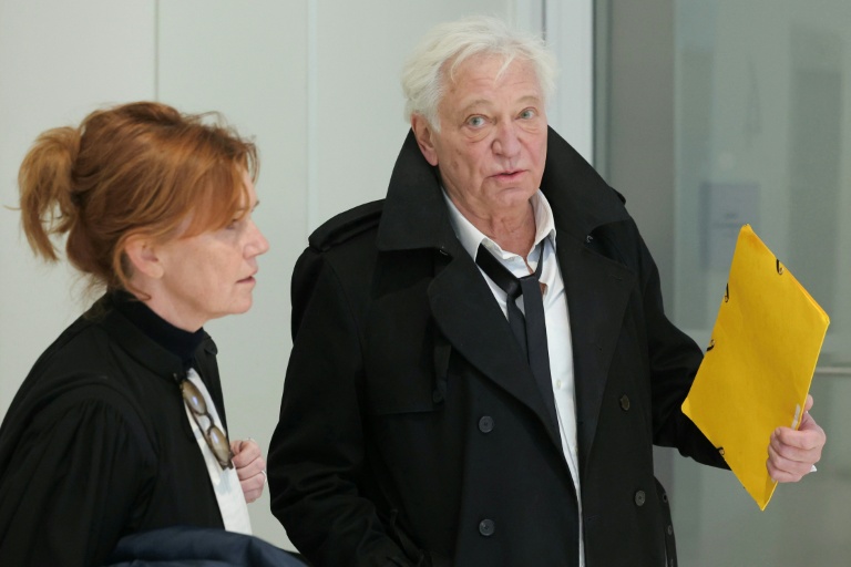 L'animateur Laurent Boyer et son avocate Marie-Alix Canu-Bernard arrivent au Tribunal de Paris le 30 mars 2026