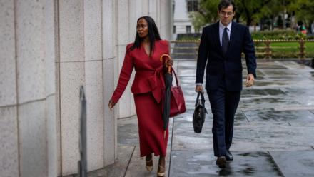 Adam Mosseri (à droite) à Los Angeles le 11 février 2026