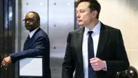 Elon Musk arrive au tribunal fédéral d'Oakland, en Californie, le 30 avril 2026