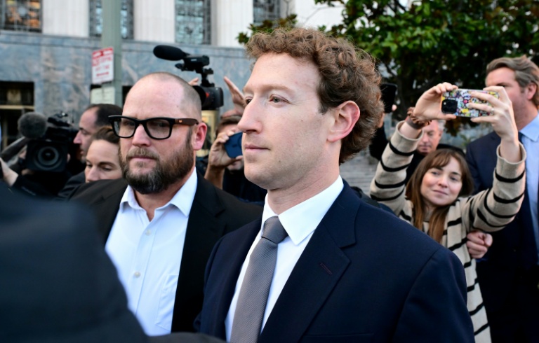Mark Zuckerberg quitte le tribunal après son audition à Los Angeles, le 18 février 2026