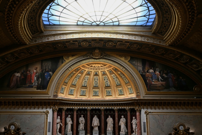 Le Sénat s'est déchiré mardi soir sur le montant de la rallonge budgétaire allouée aux armées face aux menaces du monde, la droite essuyant un rare échec dans l'hémicycle sur l'actualisation de la loi de programmation militaire (LPM)