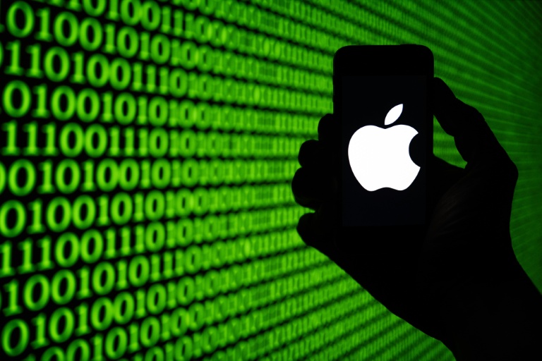 Apple a accepté de verser 250 millions de dollars pour régler un recours collectif l'accusant d'avoir trompé des millions d'acheteurs d'iPhone en vantant fin 2024 des capacités d'intelligence artificielle de son assistant vocal Siri qui n'existaient pas