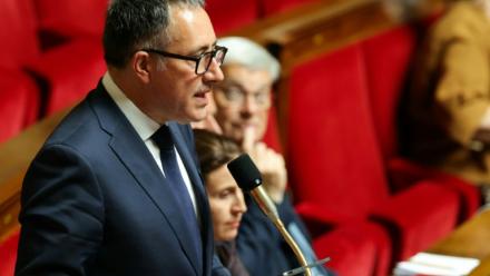 Le député Xavier Albertini prend la parole à l'Assemblée nationale, à Paris, le 16 juin 2026