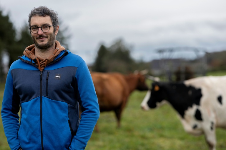 Fabien Pommier, un éleveur bovin breton, le 13 février 2026 à Riec-sur-Bélon, dans le Finistère  