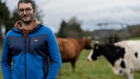 Fabien Pommier, un éleveur bovin breton, le 13 février 2026 à Riec-sur-Bélon, dans le Finistère  