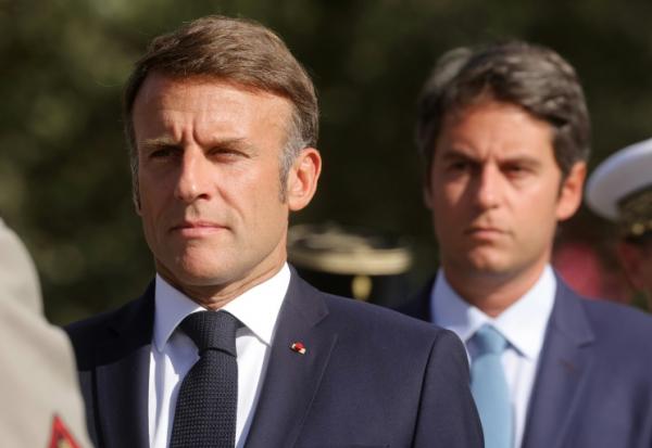 Emmanuel Macron à gauche et Gabriel Attal à droite, le 25 août 2024, à Paris