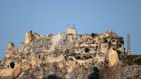 Le drapeau israélien flotte sur la forteresse médiévale de Beaufort, dont Israël s'est emparé dans le cadre de l'extension de ses opérations terrestres dans le sud du Liban, le 31 mai 2026