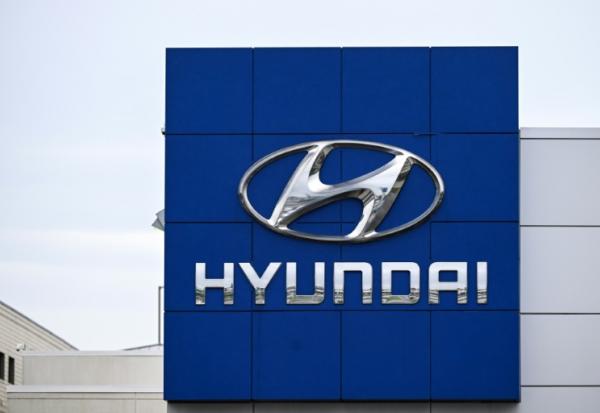 Plus de 300 des 475 personnes arrêtées jeudi aux Etats-Unis dans une usine de batteries pour automobiles sont de nationalité sud-coréenne, a estimé samedi le gouvernement de Séoul