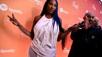 La chanteuse franco-malienne Aya Nakamura arrive à la deuxième édition de la cérémonie de remise des prix musicaux "Les Flammes" au théâtre du Châtelet, à Paris, le 25 avril 2024