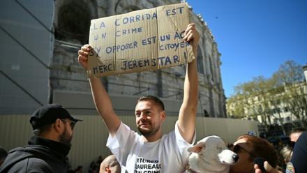 L'influenceur Jeremstar, de son vrai nom Jérémy Gisclon, arrive au tribunal de Nîmes le 2 avril 2026
