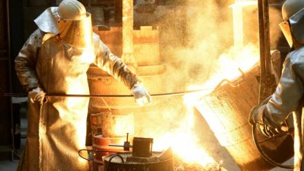 Des travailleurs dans la fonderie Marly près de Valenciennes, dans le Nord, le 23 janvier 2020