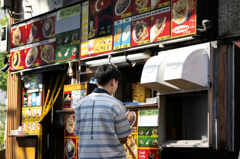 Un restaurant kebab dans le quartier d'Okubo, à Tokyo, le 12 jiun 2026