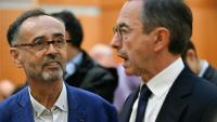 Le maire de Béziers Robert Ménard (d) et le candidat LR à la présidentielle Bruno Retailleau au tribunal correctionnel de Montpellier le 30 septembre 2026