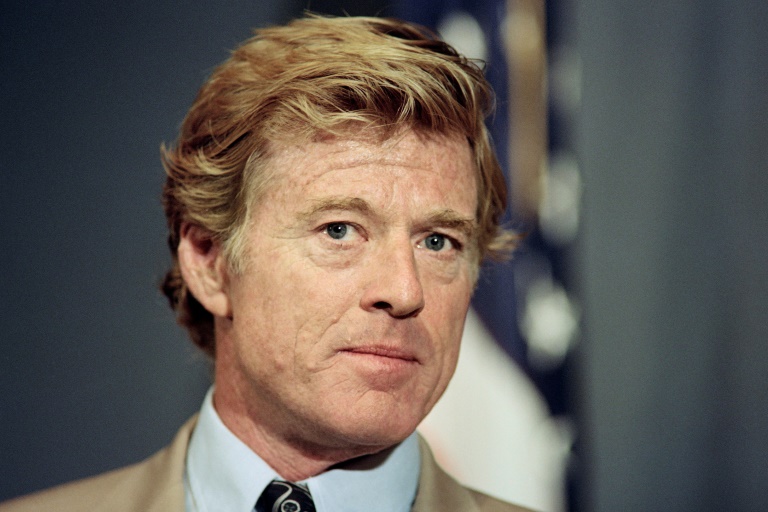 L'acteur et réalisateur américain Robert Redford s'adresse au National Press Clubau sujet des dangers auxquels est confronté l'environnement, le 1er octobre 1990 à Washington