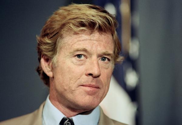 L'acteur et réalisateur américain Robert Redford s'adresse au National Press Clubau sujet des dangers auxquels est confronté l'environnement, le 1er octobre 1990 à Washington