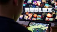 Longtemps catalogué comme une expérience simpliste réservée aux enfants, "Roblox" est devenu en deux décennies l'un des plus gros jeux vidéo au monde, réunissant chaque jour près de 150 millions de joueurs 