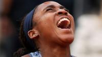 Coco Gauff exulte après sa victoire samedi en finale à Roland-Garros, contre la numéro un mondiale Aryna Sabalenka