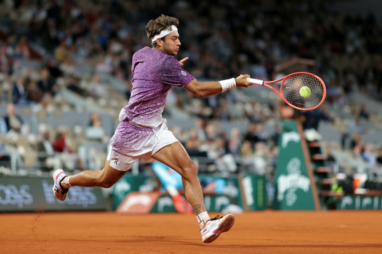 L'Italie Flavio Cobolli en quart de finale de Roland-Garros contre le Canadien Felix Auger-Aliassime le 3 juin 2026 à Paris