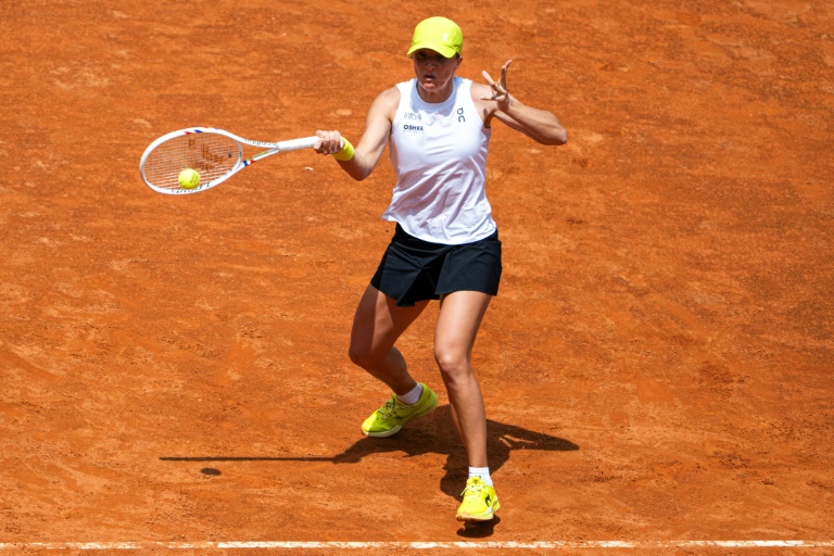 La Polonaise Iga Swiatek lors d'un match du WTA 1000 de Rome face à l'Américaine Danielle Collins, le 10 mai 2025
