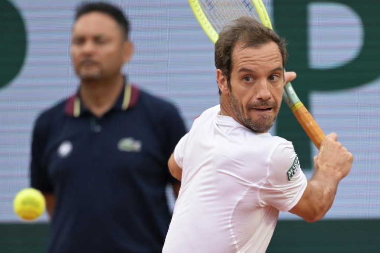 Richard Gasquet face au Croate Borna Coric lors du premier tour de Roland-Garros, le 26 mai 2024 à Paris