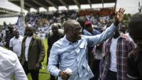 Le candidat à la présidentielle Romuald Wadagni salue ses soutiens, le 8 avril 2026 à Lokossa, au Bénin