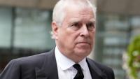 Le prince Andrew, duc d'York, arrive pour assister à une messe de Requiem, un service funèbre catholique, pour feu Catherine, duchesse de Kent à la cathédrale de Westminster, le 16 septembre 2025 à Londres