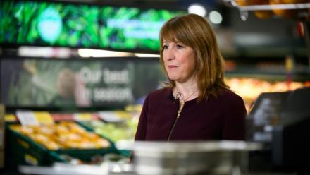 La ministre des Finances britannique Rachel Reeves le 19 novembre 2025 à Londres, en Angleterre