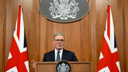 Le Premier ministre britannique Keir Starmer s'exprime depuis Downing Street, dans le centre de Londres, le 5 mars 2026